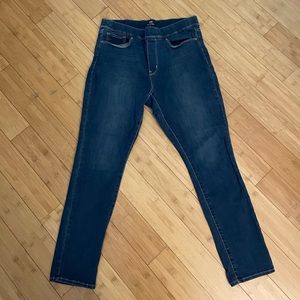 Levi’s Pull on Skinny Jean